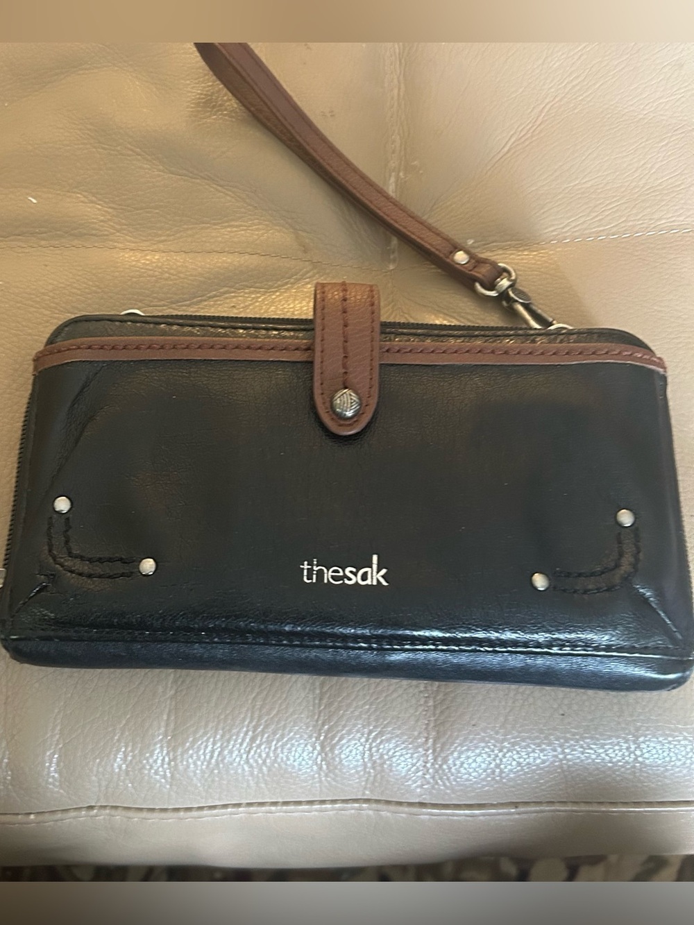 The Sak Iris Black‎ Leather Smart Phone Black Brown Wallet Wristlet Clutch